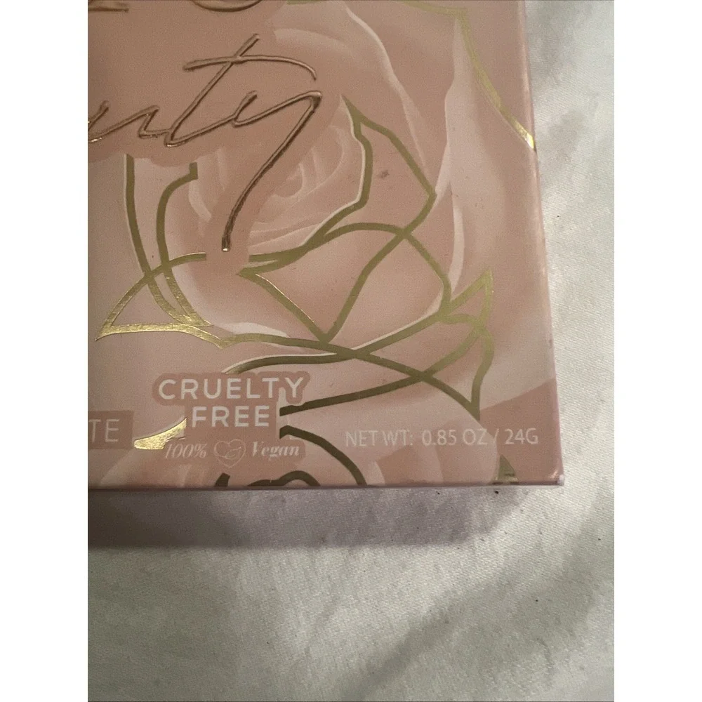 NEW Nicole Miller New York, Bare Beauty Nude Eyeshadow Palette - 16 Shades